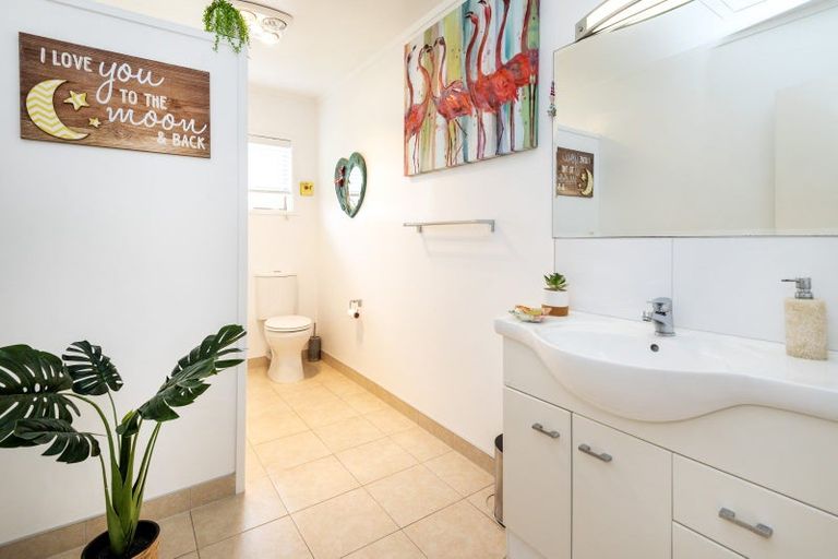 Photo of property in 2/188 Clovelly Road, Bucklands Beach, Auckland, 2012