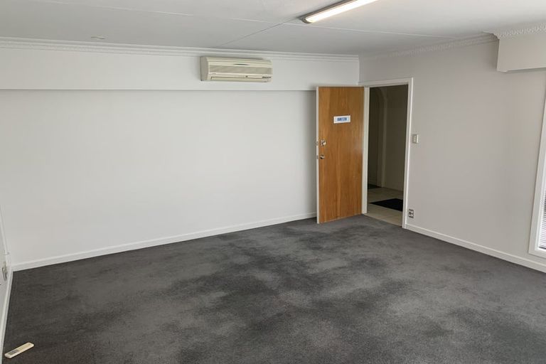 Photo of property in 356 Memorial Avenue, Burnside, Christchurch, 8053