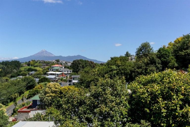 Photo of property in 4b Catherine Crescent, Moturoa, New Plymouth, 4310
