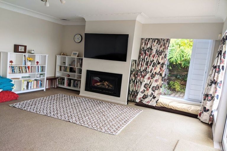 Photo of property in 90 Exmouth Road, Northcote, Auckland, 0627