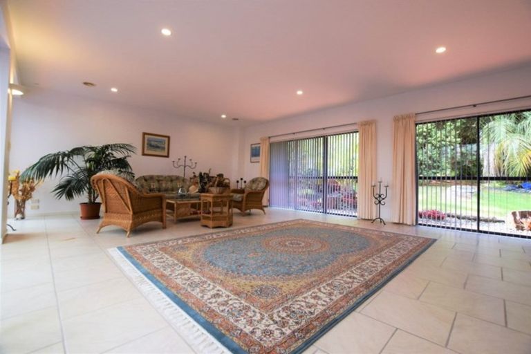 Photo of property in 4 Burgundy Park Avenue, Henderson, Auckland, 0612