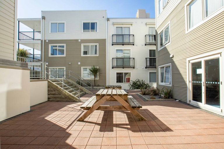 Photo of property in 1/363 Willis Street, Mount Cook, Wellington, 6011