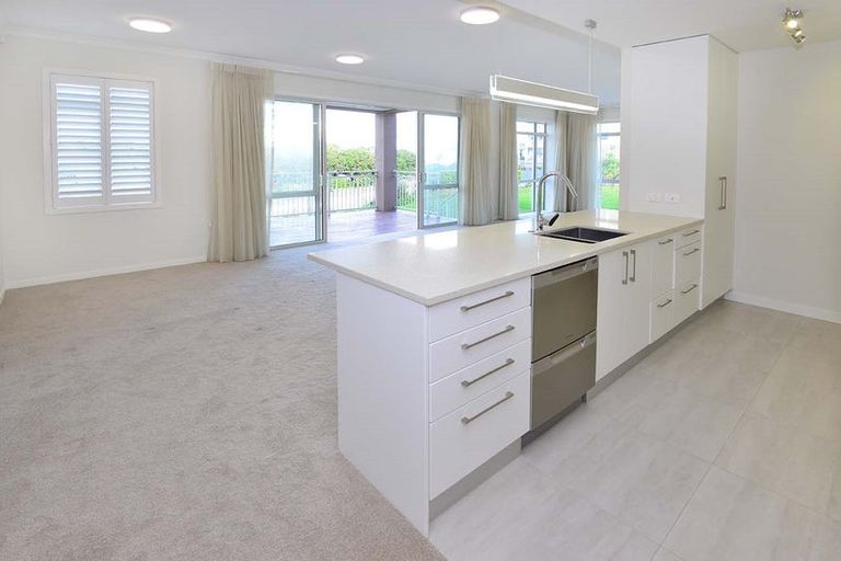 Photo of property in 68 Panorama Heights, Orewa, 0931