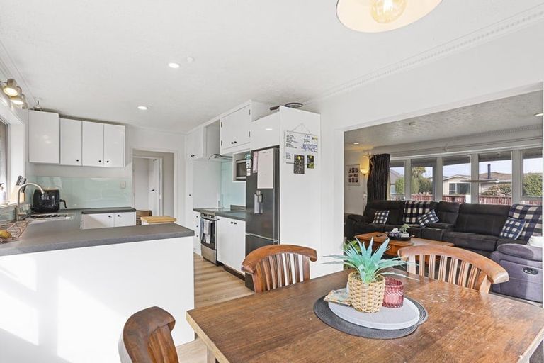 Photo of property in 8 Gibbs Drive, Woodend, 7610