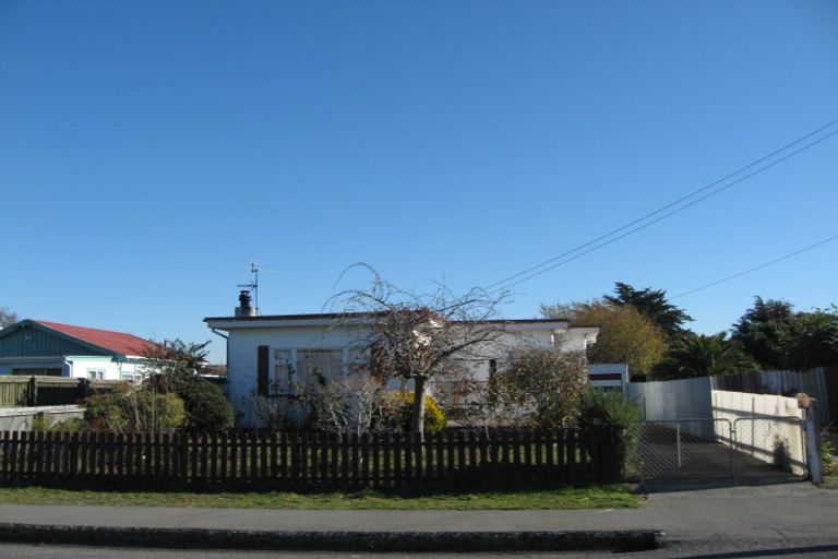 Photo of property in 2/90a Palmers Road, New Brighton, Christchurch, 8083