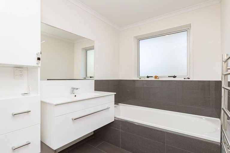 Photo of property in 2/104 Picton Avenue, Riccarton, Christchurch, 8011