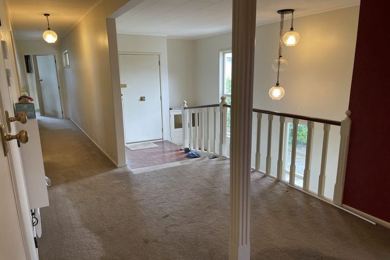 Photo of property in 31 Brooker Grove, Newlands, Wellington, 6037