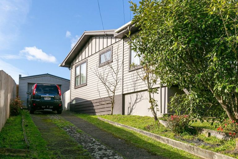 Photo of property in 7 Cardiff Crescent, Cannons Creek, Porirua, 5024