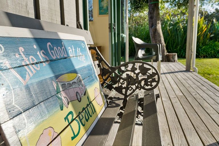 Photo of property in 847 Matapouri Road, Matapouri, Whangarei, 0173