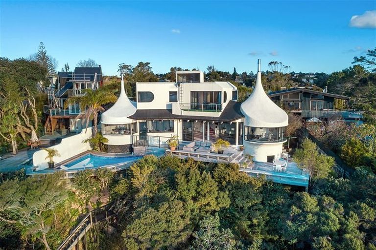 Photo of property in 105 Aeroview Drive, Beach Haven, Auckland, 0626