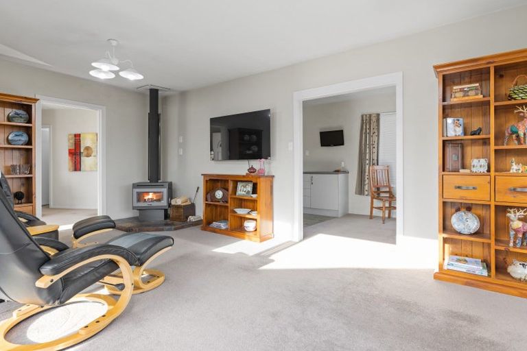 Photo of property in 24 Jenkins Avenue, Redwood, Christchurch, 8051