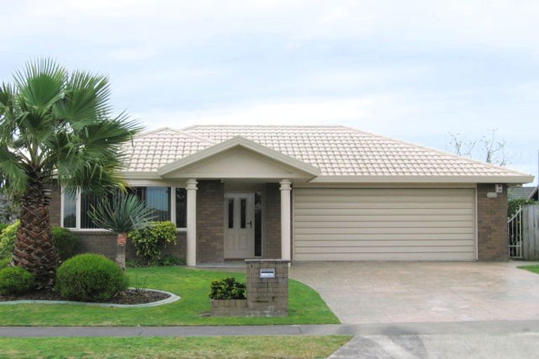 Photo of property in 16 Waiwherowhero Drive, St Andrews, Hamilton, 3200