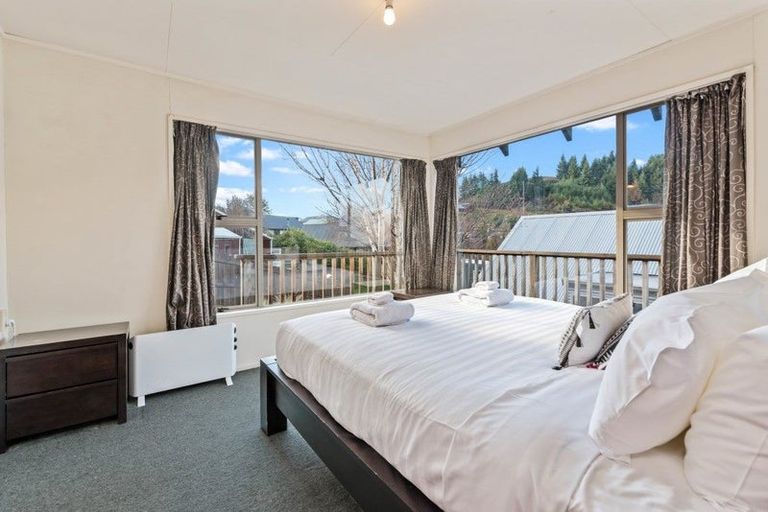 Photo of property in 21 Watts Road, Fernhill, Queenstown, 9300