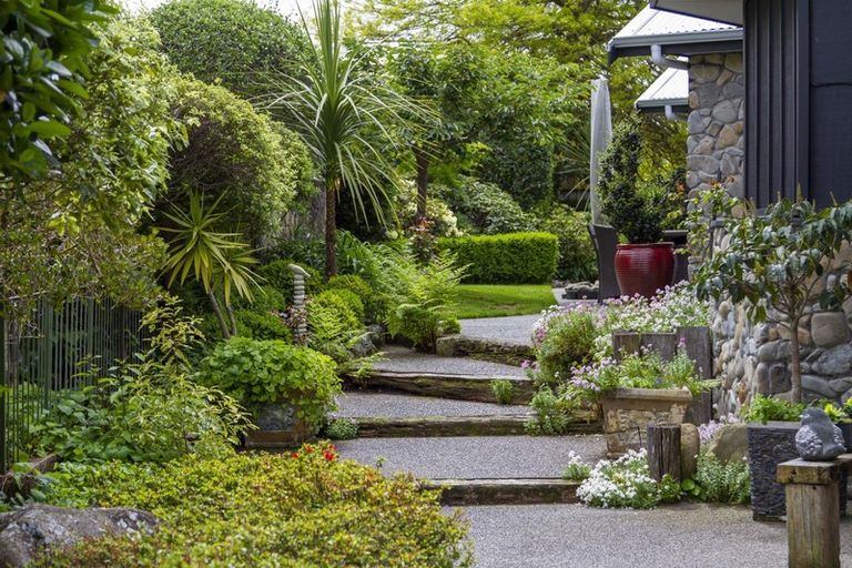 Photo of property in 8 River Glade, Waikanae, 5036