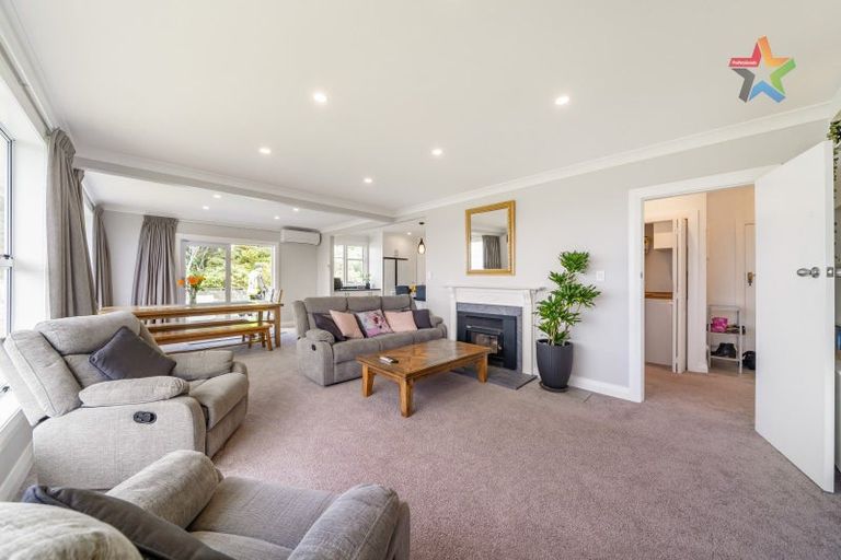 Photo of property in 79 Miromiro Road, Normandale, Lower Hutt, 5010