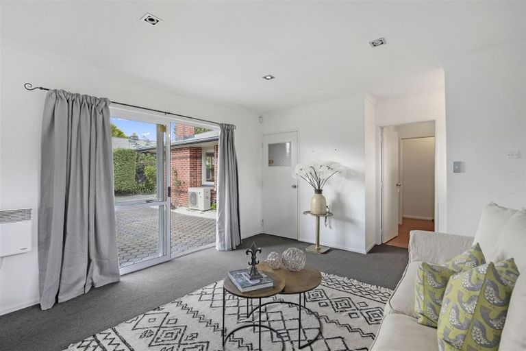 Photo of property in 9 Oakfield Street, Burnside, Christchurch, 8053