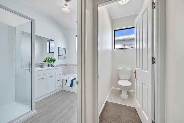 Photo of property in 13 Glenshee Place, Highland Park, Auckland, 2010