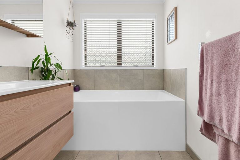 Photo of property in 198 Newcastle Road, Nawton, Hamilton, 3200