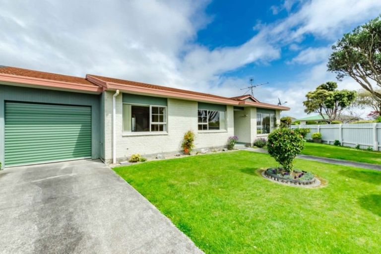 Photo of property in 2a Tawa Street, Inglewood, 4330
