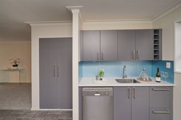 Photo of property in 8 Ridder Place, Halswell, Christchurch, 8025