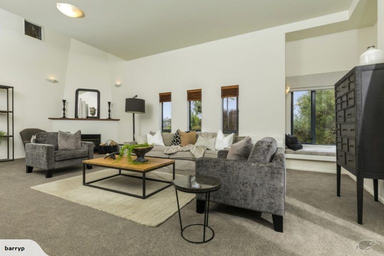 Photo of property in 28 Oakford Park Crescent, Greenhithe, Auckland, 0632