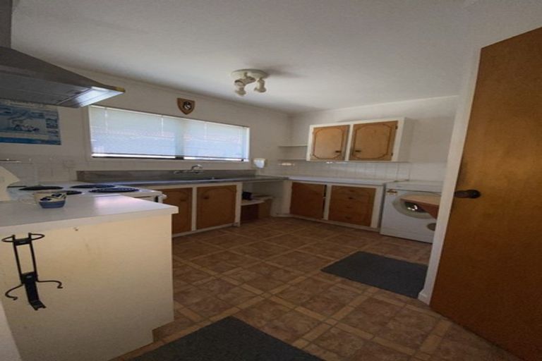 Photo of property in 1/64 Aviemore Drive, Highland Park, Auckland, 2010