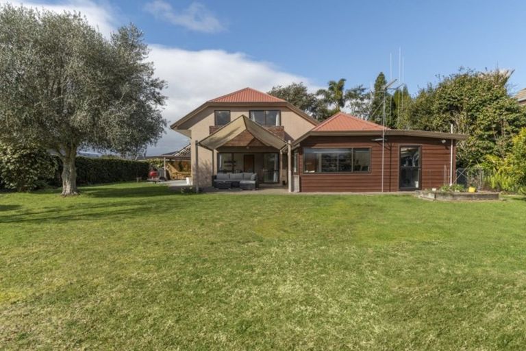 Photo of property in 25 Links View Drive, Omokoroa, 3114