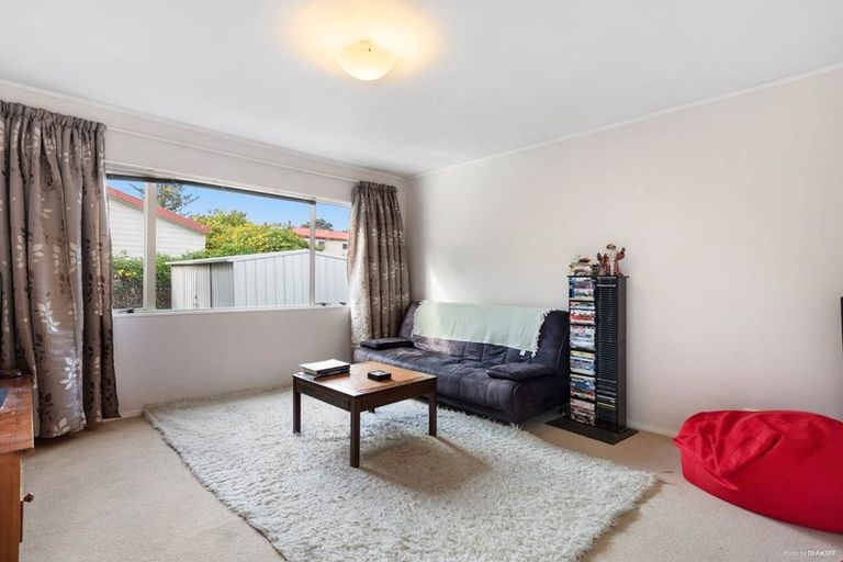 Photo of property in 2/20 Northcote Road, Takapuna, Auckland, 0622