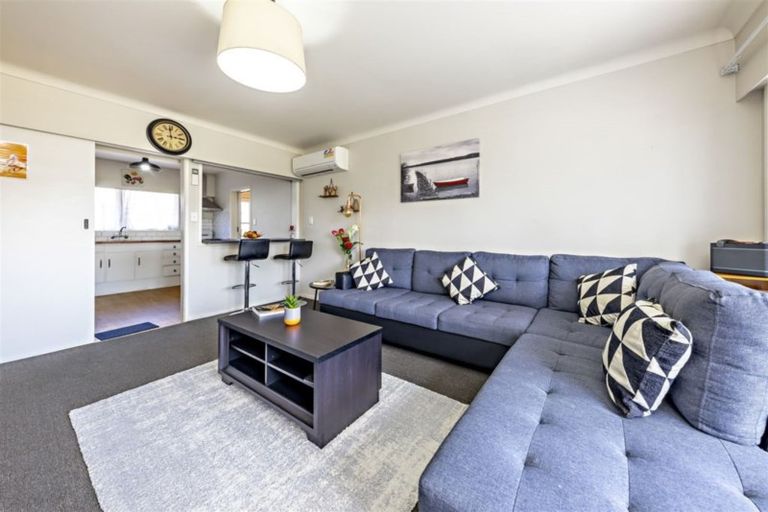 Photo of property in 2e Fraser Road, Papatoetoe, Auckland, 2025