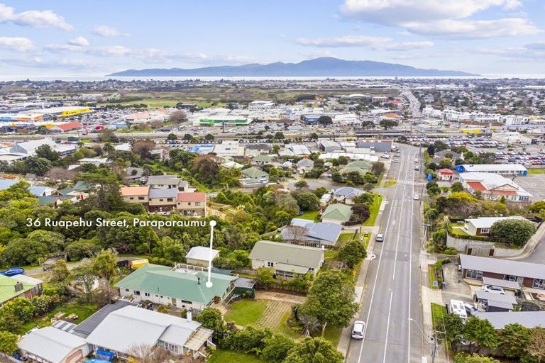 Photo of property in 36 Ruapehu Street, Paraparaumu, 5032