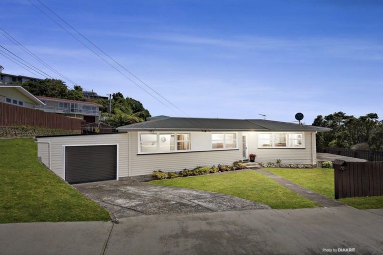 Photo of property in 53 Catherine Crescent, Paparangi, Wellington, 6037