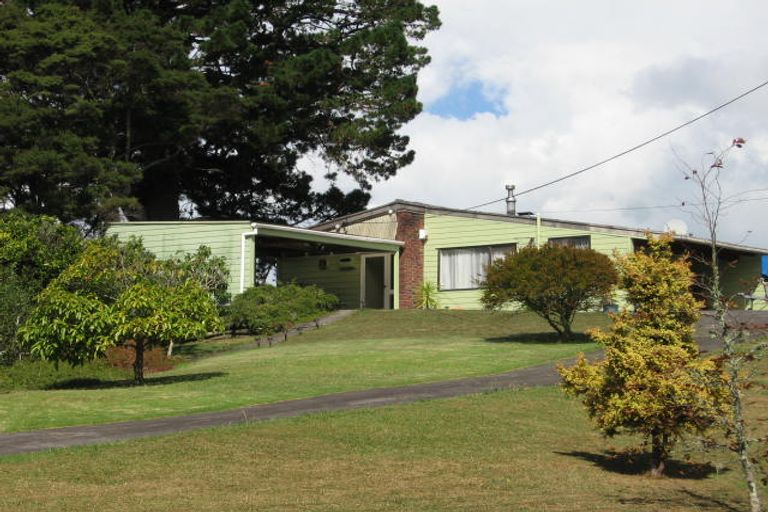 Photo of property in 196 Cliff View Drive, Green Bay, Auckland, 0604