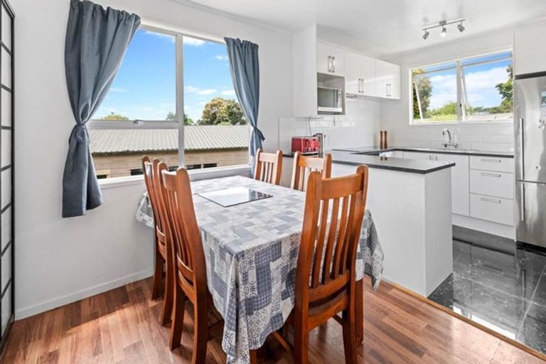 Photo of property in 14 Yearsley Place, Manurewa, Auckland, 2102