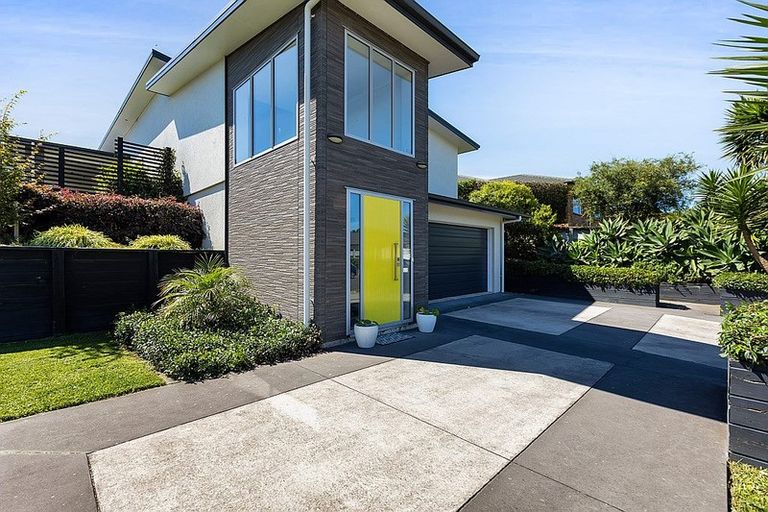 Photo of property in 17 Redwood Crescent, Hurdon, New Plymouth, 4310