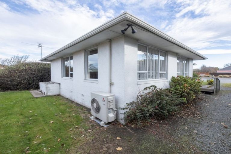 Photo of property in 406 Main North Road, Redwood, Christchurch, 8051