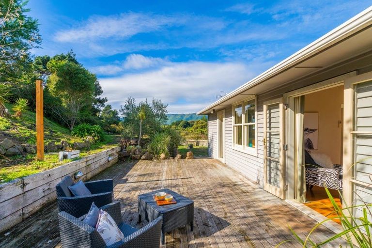 Photo of property in 3 Gates Road, Waikanae Beach, Waikanae, 5036