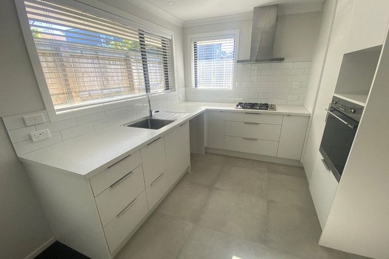 Photo of property in 102 Mangorei Road, Merrilands, New Plymouth, 4312