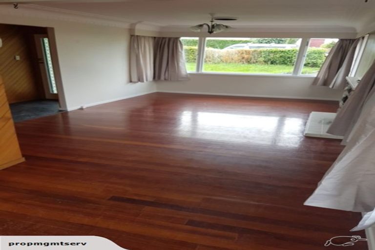 Photo of property in 15 Sherwood Avenue, Te Atatu South, Auckland, 0610