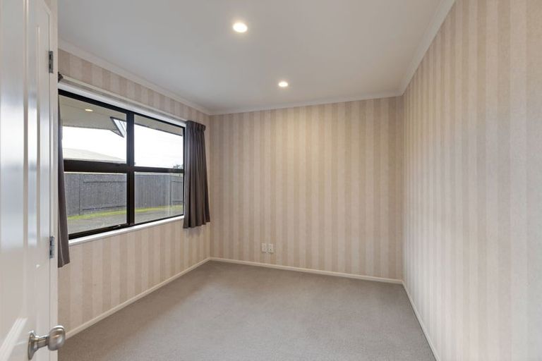 Photo of property in 8 Geneva Terrace, Kelvin Grove, Palmerston North, 4414