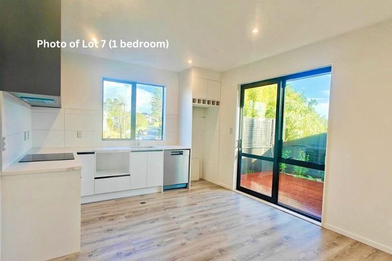 Photo of property in 8/18 Sylvan Crescent, Te Atatu South, Auckland, 0610