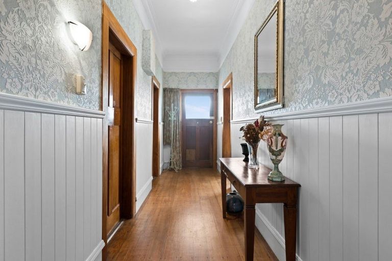 Photo of property in 12 Kinross White Street, Napier South, Napier, 4110