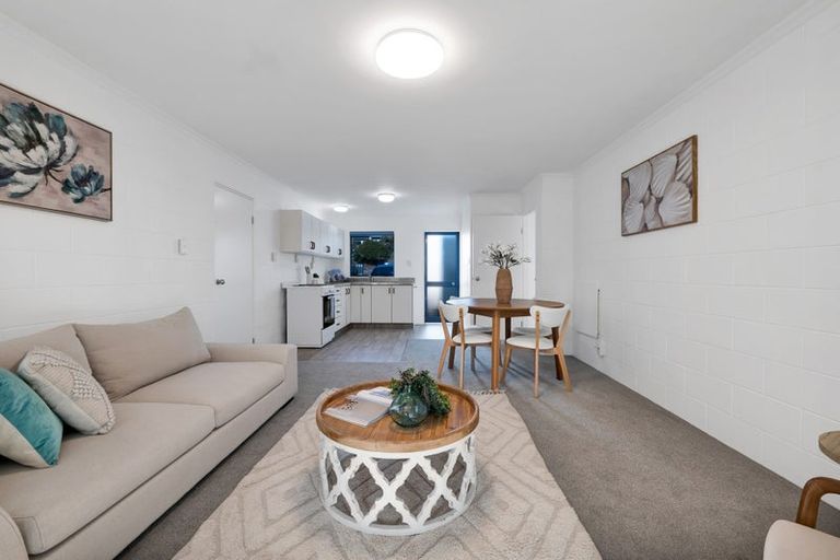 Photo of property in 2/65 Northgate, Strandon, New Plymouth, 4312