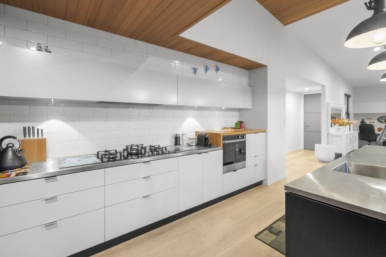 Photo of property in 8 Kapuka Lane, Wanaka, 9305