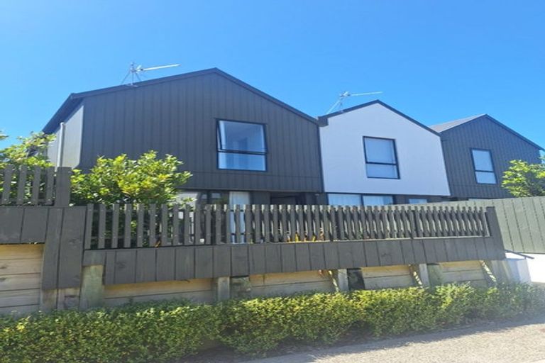 Photo of property in 18/6 Oswald Crescent, Paparangi, Wellington, 6037