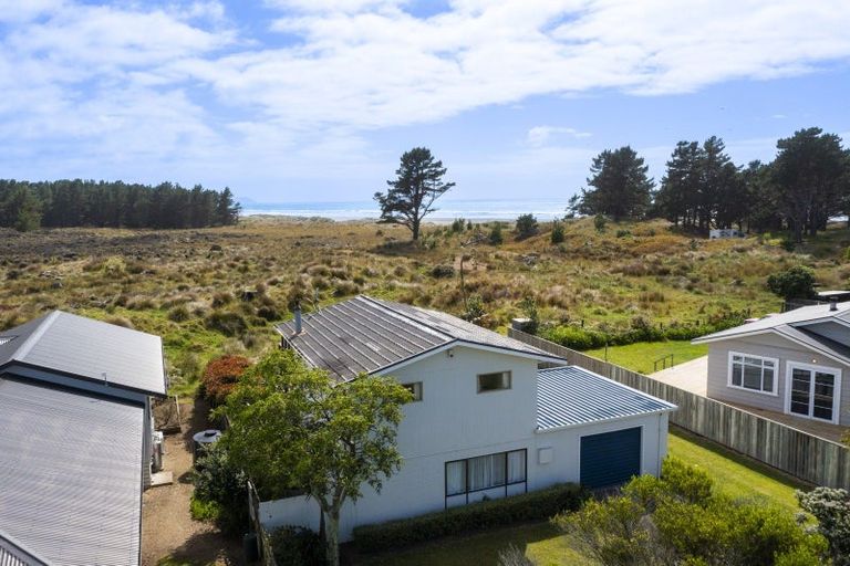 Photo of property in 14 Puketauhinu Place, Porangahau, 4293