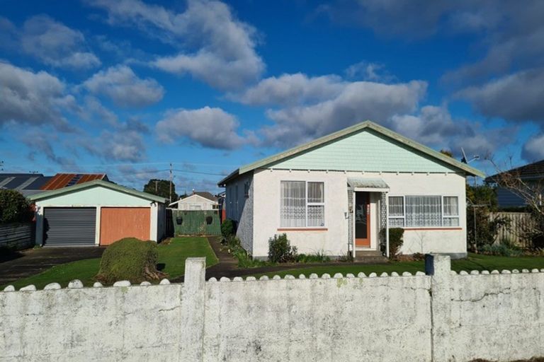 Photo of property in 16 Gisborne Terrace, Opunake, 4616