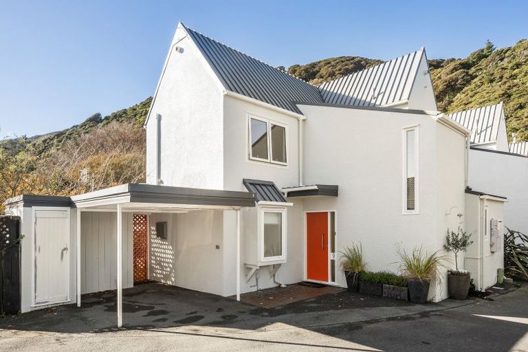 Photo of property in 9/354 Muritai Road, Eastbourne, Lower Hutt, 5013