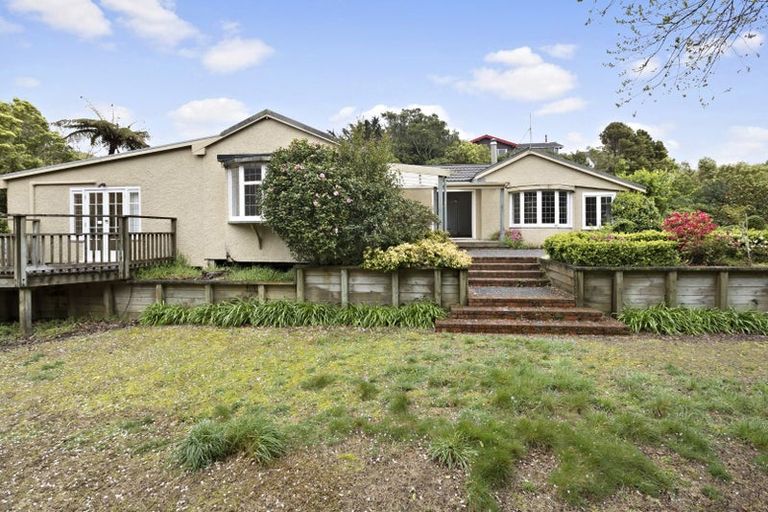 Photo of property in 10 Hillview Crescent, Paparangi, Wellington, 6037