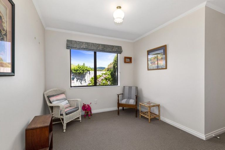 Photo of property in 76a Oxford Street, Tawa, Wellington, 5028