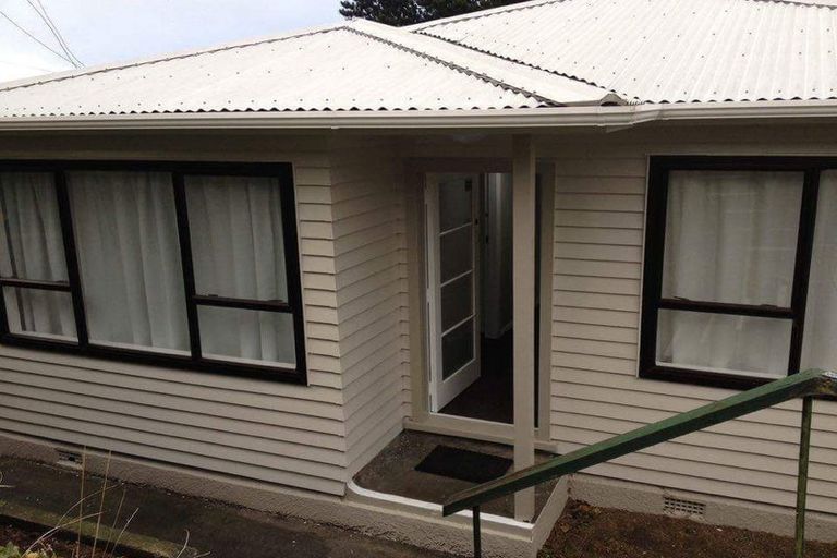 Photo of property in 86 Black Rock Road, Newlands, Wellington, 6037